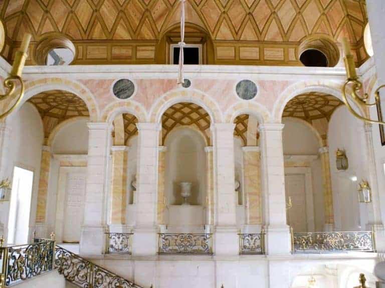 Restauración de la impresionante escalera del Palacio Real de Aranjuez