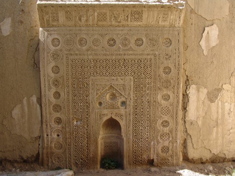 Restauración del mihrab de la mezquita Al-Awainah — Fase 1