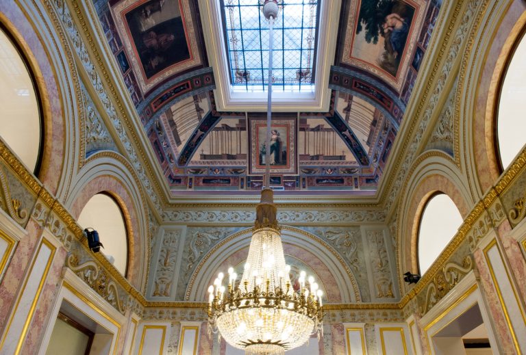Restauración de los cuatro escritorios del Congreso de los Diputados
