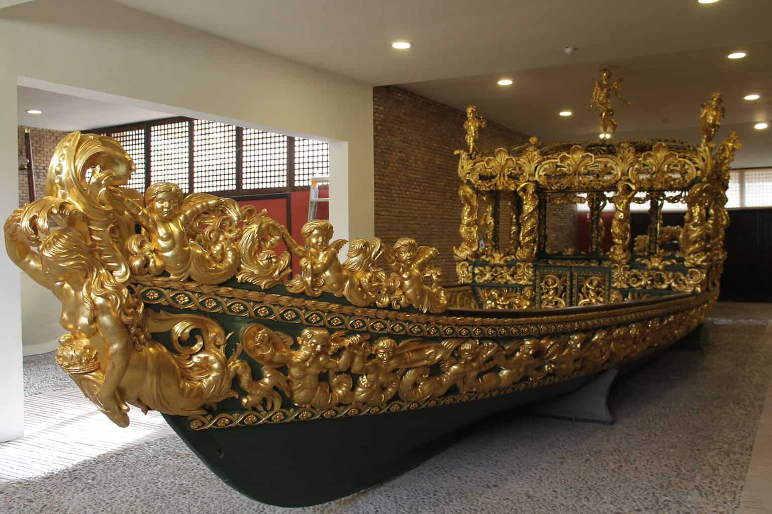 Restauración de la góndola napolitana de Carlos II Restauración de la góndola napolitana de Carlos II