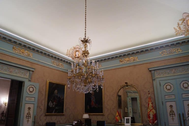 Iluminación de dos salas del Palacio de Buenavista: Salón de Ayudantes y Salón de Embajadores