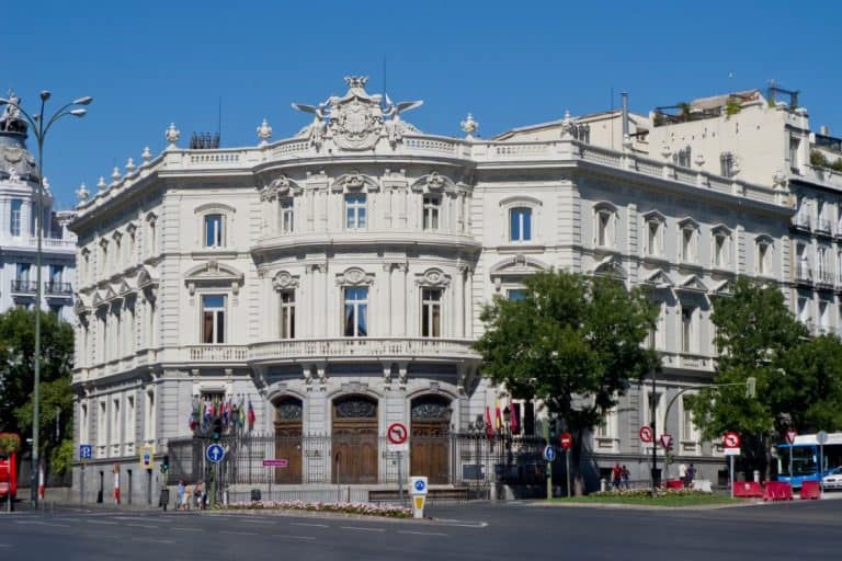 Restauración de la balconada de la fachada de Cibeles del Palacio de Linares, para el Consorcio Casa de América