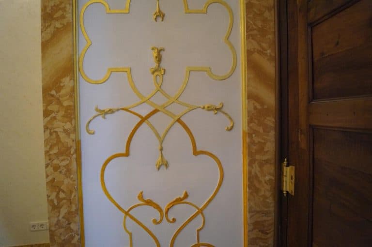 Sala de Europa y Asia, Palacio Real de La Granja de San Ildefonso (Segovia) — Reintegración volumétrica de faltas en dorado, detalle de intervención | El Barco