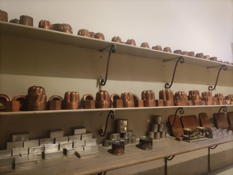 Limpieza de diversos elementos pertenecientes a las cocinas del Palacio Real de Madrid, para Patrimonio Nacional
