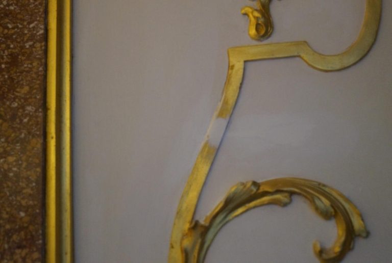 Sala de Europa y Asia, Palacio Real de La Granja de San Ildefonso (Segovia) — Reintegración volumétrica de faltas en dorado, detalle de intervención | El Barco