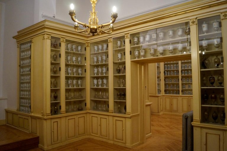Restauración de acabados en la zona de la botica del Palacio Real de Madrid, para Patrimonio Nacional